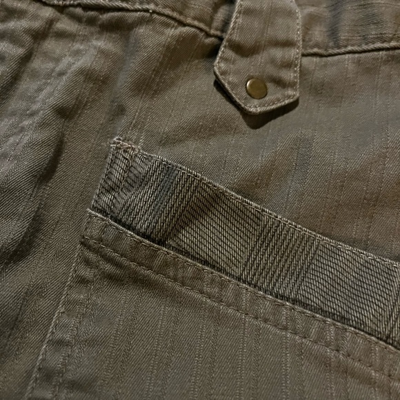 Columbia women’s hiking/camping pants. Womens size 6. - Picture 8 of 8